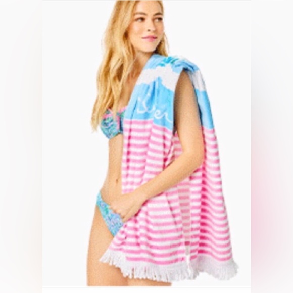 Lilly Pulitzer Oversized Beach Towel in Multi Soleil it On Me Style#007360 - Picture 5 of 5